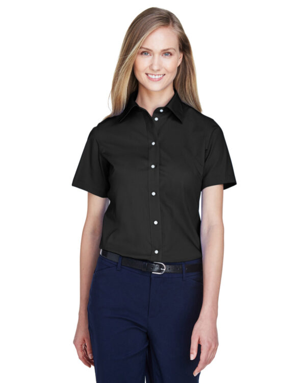 Devon & Jones Ladies' Crown Collection® Solid Broadcloth Short-Sleeve Woven Shirt D620SW